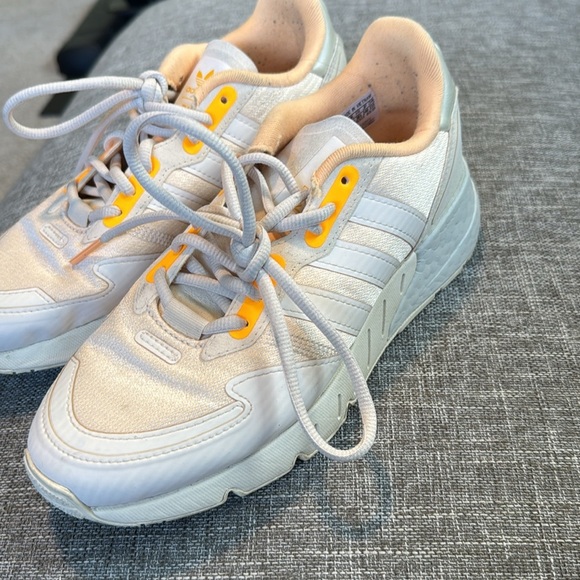ADIDAS ZX 1K BOOST W
Worn White/ Worn White/ Acid Orange - Picture 4 of 9